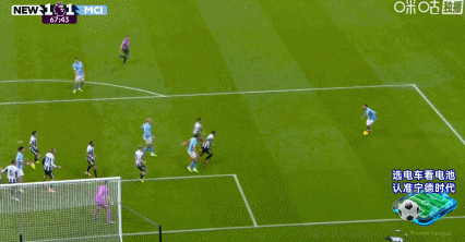 第68分钟，鲁本-迪亚斯禁区内迎球扫射破门，曼城1-1迅速扳平！